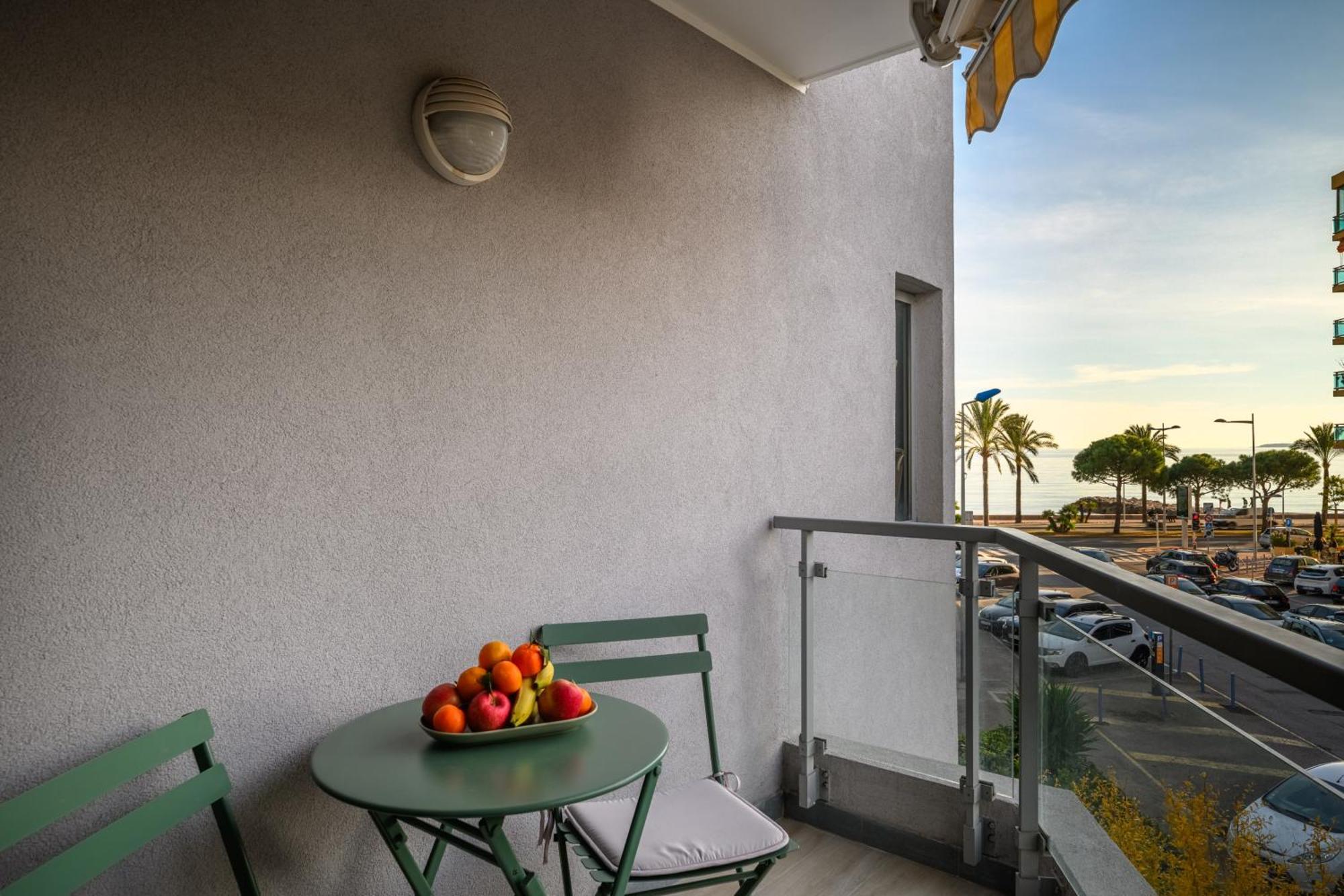 Appartement Bord De Mer « La Petite Ma-Line » Cagnes-sur-Mer Eksteriør bilde